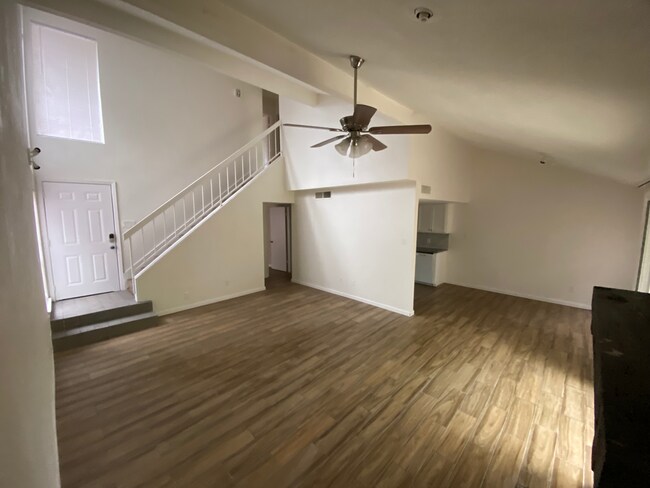 Building Photo - 10406 Golden Meadow Dr