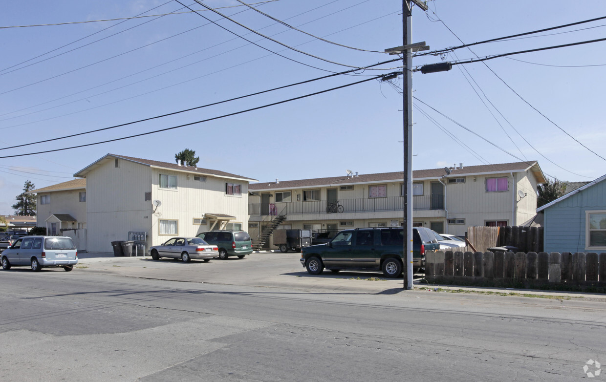 Primary Photo - 1139 E Laurel Dr