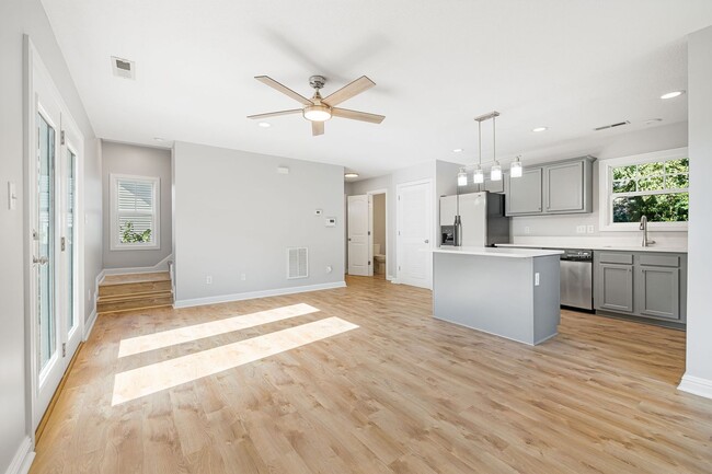 Building Photo - Newly Renovated 3-Bedroom Home with Modern...