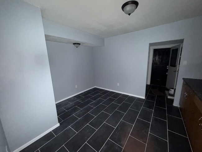 Building Photo - 522 S Soto St