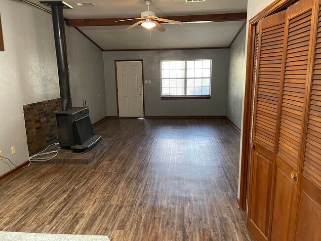 Foto del edificio - 4000 Brewster Rd