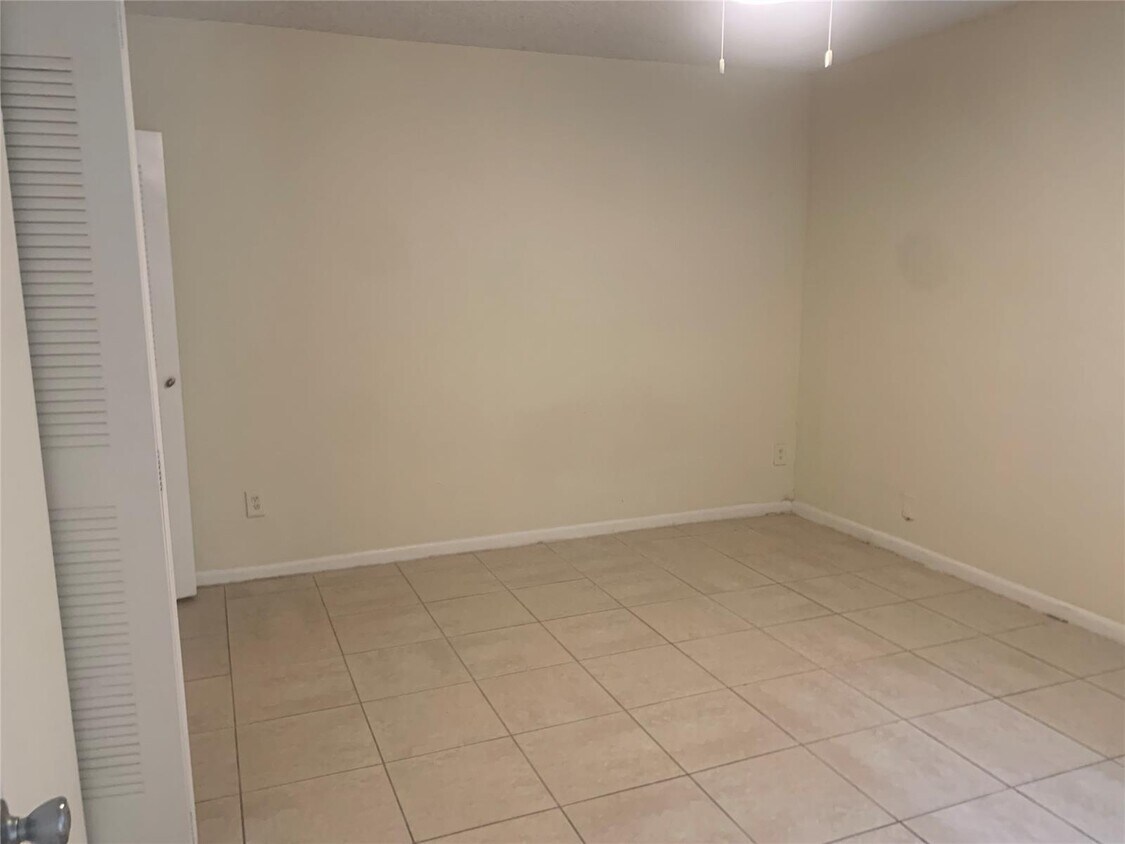 Foto del edificio - 10641 NW 45th St