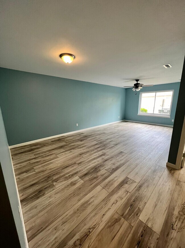 Building Photo - 942 Guelbreth Ln