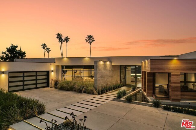 Building Photo - 455 Castle Pl