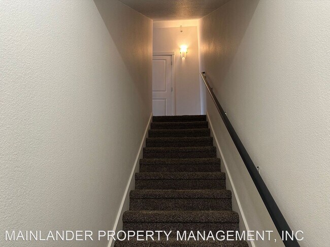 Building Photo - 3 br, 2.5 bath House - 1060 SW 170TH AVE #200