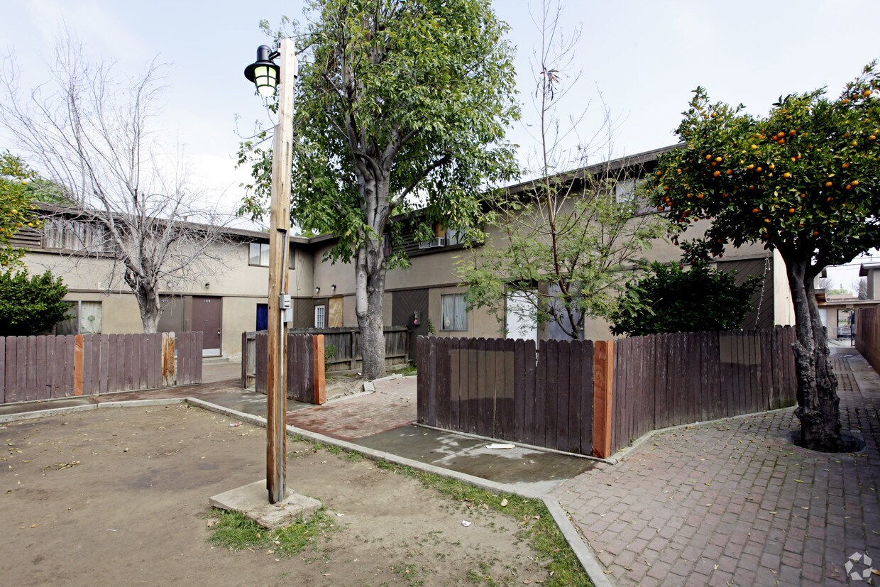 Building Photo - San Cristobal Apartments