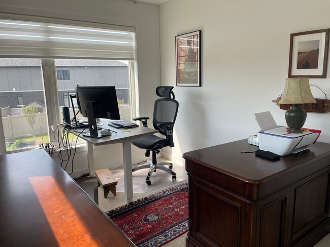 Photo du bâtiment - Welcome to this 3 bed 2.5 bath located in ...