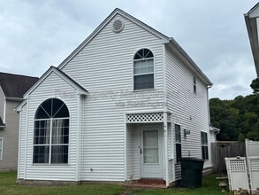 Building Photo - 461 Charter Oak Dr