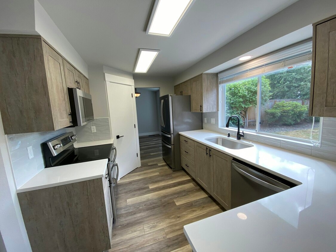 Foto principal - 5835 NW Landing Dr