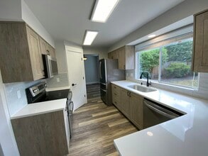 Building Photo - 5835 NW Landing Dr