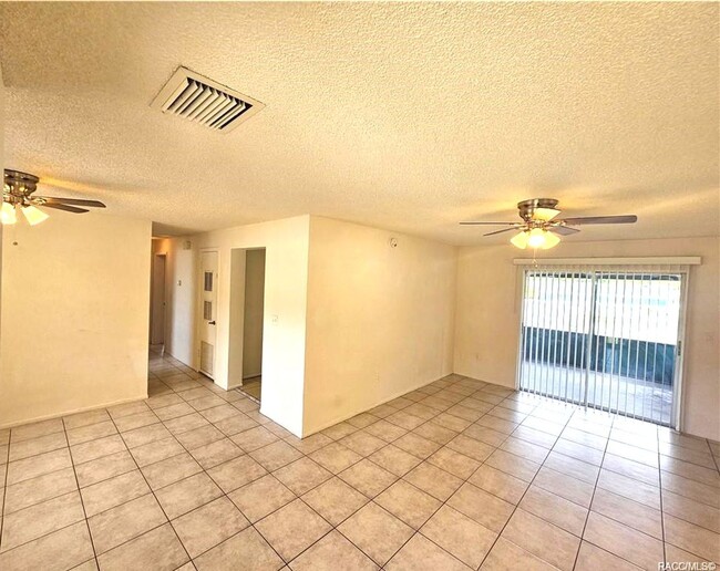 Building Photo - Adorable 2/1 in Citrus Springs!!!