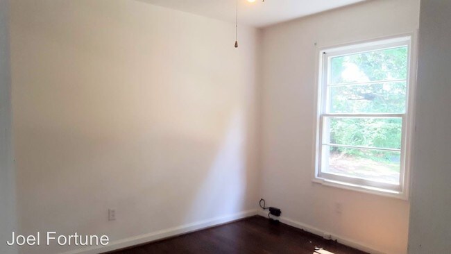 Building Photo - 3 br, 1 bath House - 632 Willow Dr