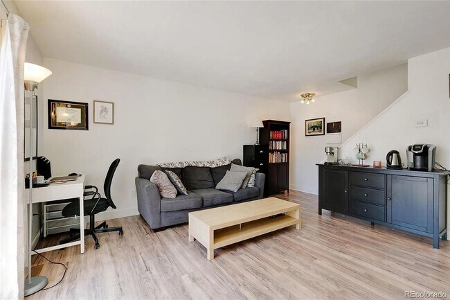 Building Photo - Westminster Townhome