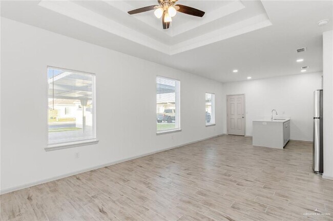 Building Photo - 1312 W Sucre Dr