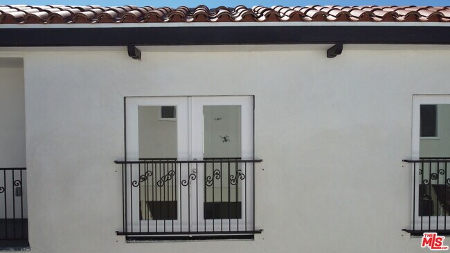 Foto del edificio - 3047 Wellington Rd