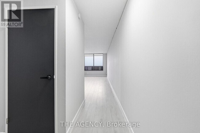 Photo du bâtiment - 2360 Dundas St W