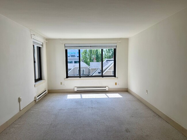 Building Photo - Decatur Condominiums - First Hill