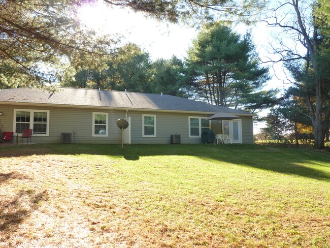 Foto del edificio - 724 Greenlawn Rd