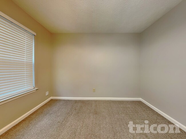 Building Photo - 1399 Ling Dr