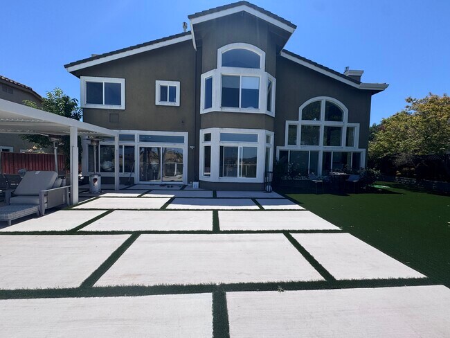 Foto del edificio - 1274 Sunrise Ridge Dr