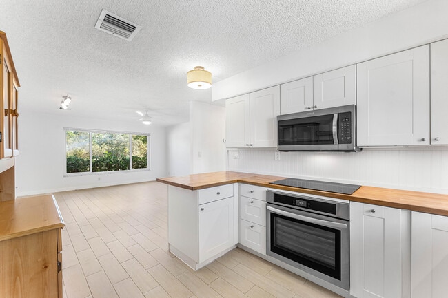 Foto del edificio - 7643 Overlook Rd