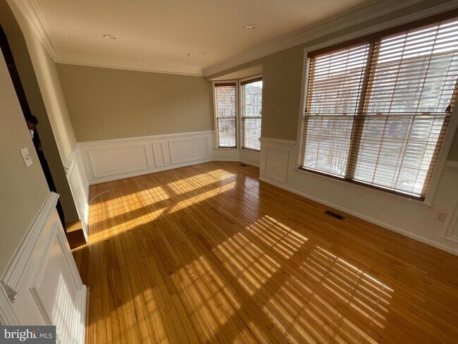 Building Photo - 5737 Goldfinch Ct
