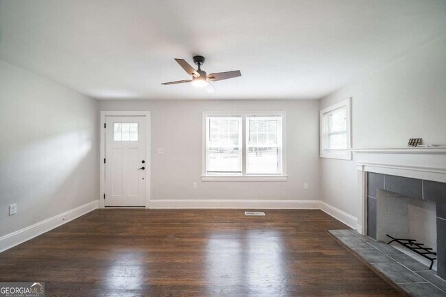 Foto del edificio - 2137 Delowe Dr