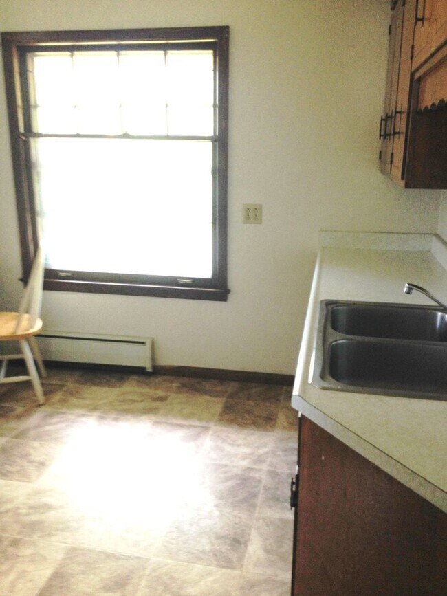 Foto del edificio - 708 1st Ave SE