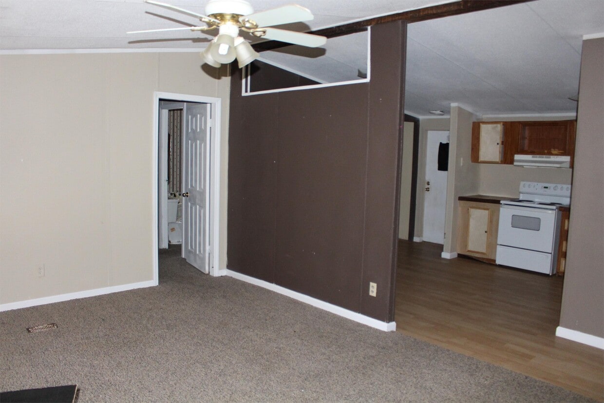 Primary Photo - 222 Paige St
