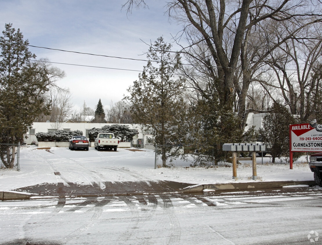 Primary Photo - 2520 E Yampa St