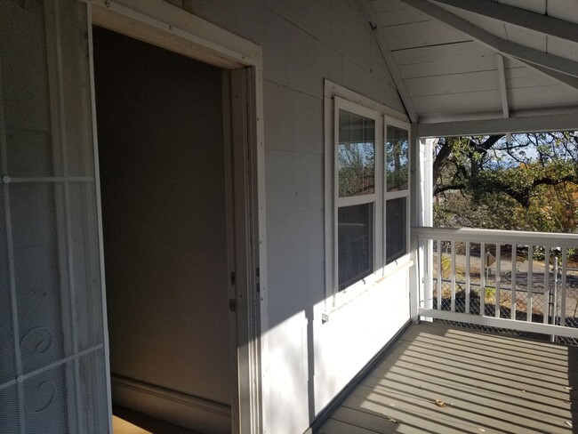 Building Photo - Studio Apartment in Shasta Lake