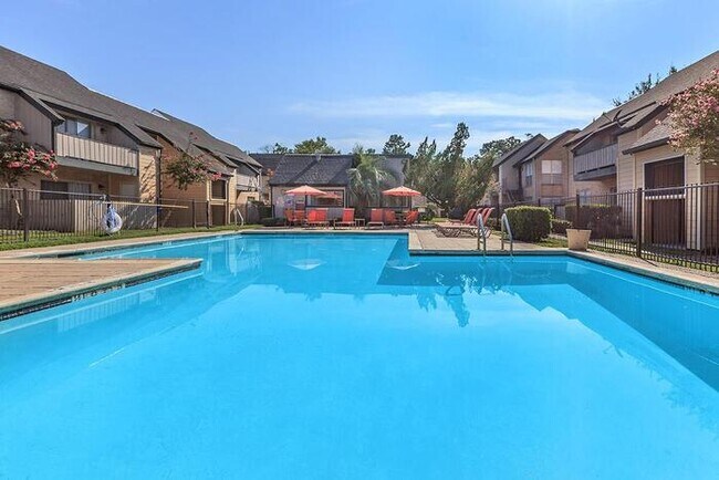 Foto del edificio - 2139 Lake Hills Dr