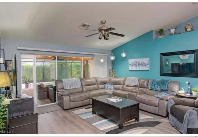 Building Photo - 9092 Cypress Dr S