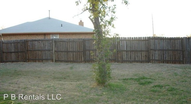 Building Photo - 6705 SW Chaucer Dr