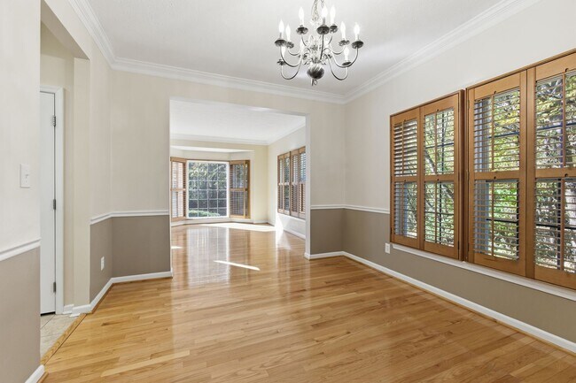 Foto del edificio - Stunning 4BR/3.5BA Victorian-Style Home in Severn with Finished Basement & Sunroom!