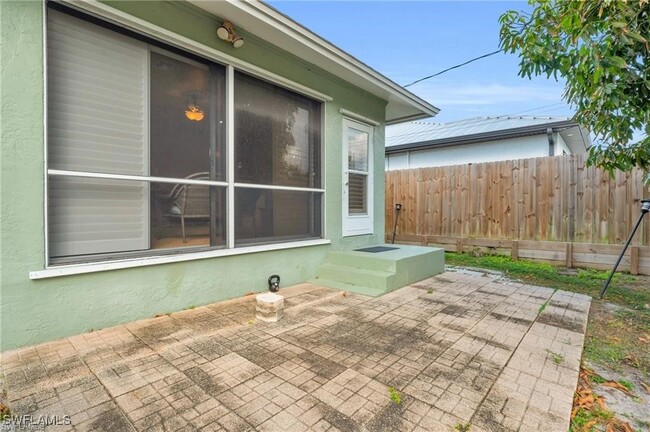Foto del edificio - 726 109th Ave N
