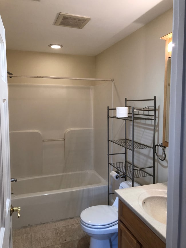 39 Chestnut St Unit 2L, Stoneham, MA 02180 Condo for Rent in Stoneham