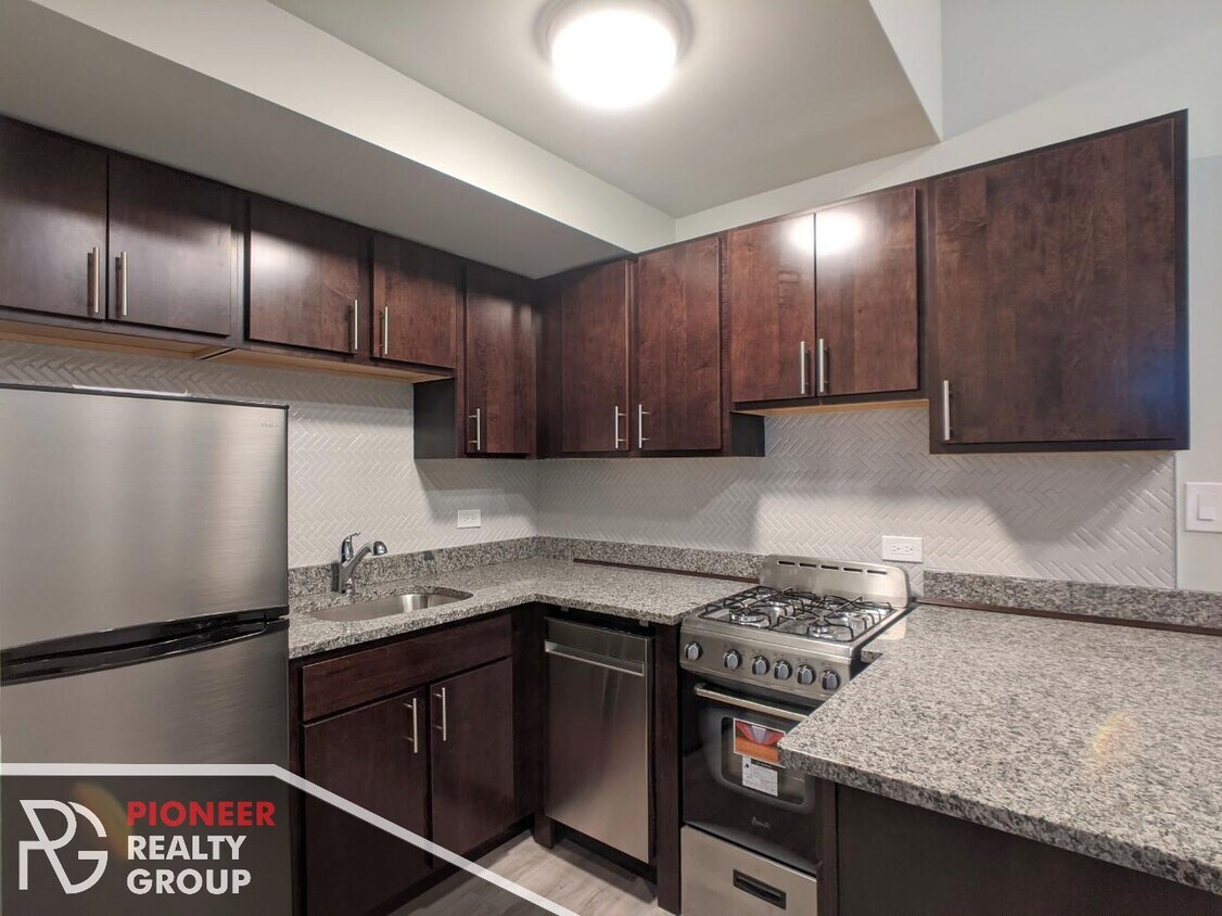 Foto principal - 1429 N Dearborn St