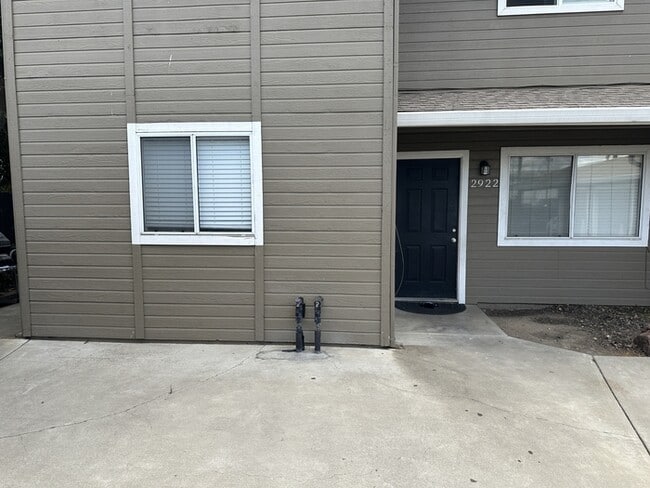 Building Photo - Riverbank 3 Bedroom 2 Bath Fourplex with Garage