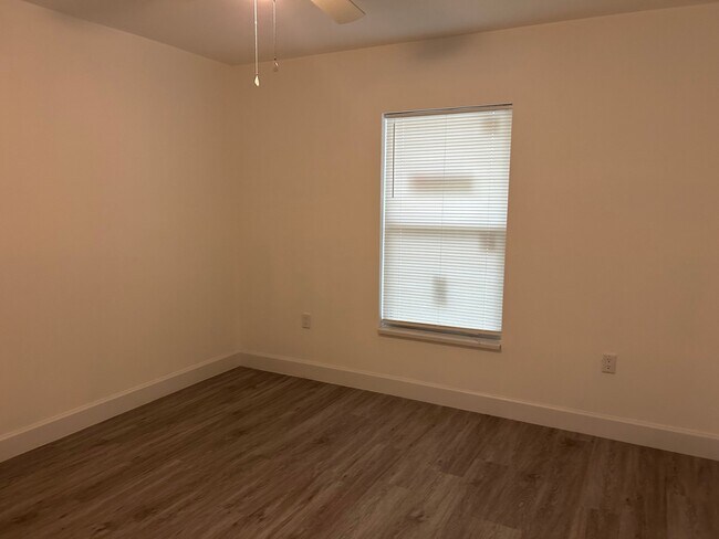 Building Photo - 414 Miramar Rd
