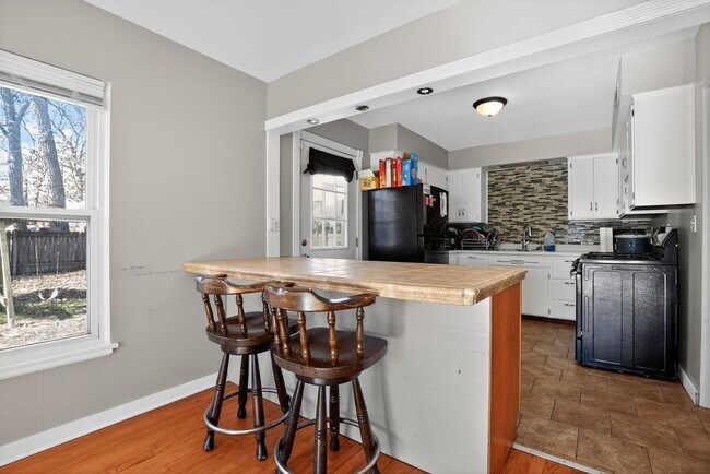 Building Photo - 800 W Joliet St