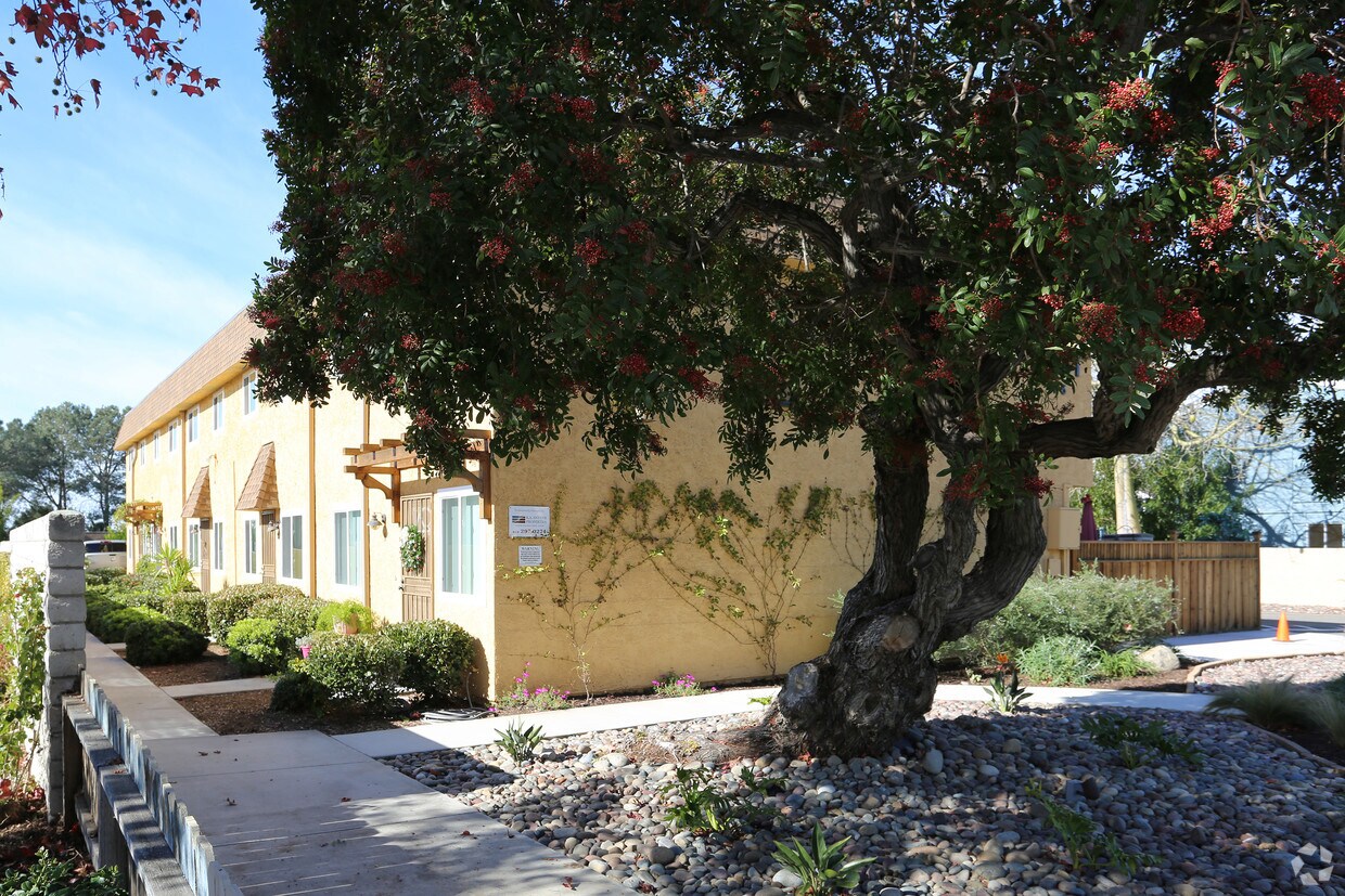 Foto principal - Breakwater Townhomes