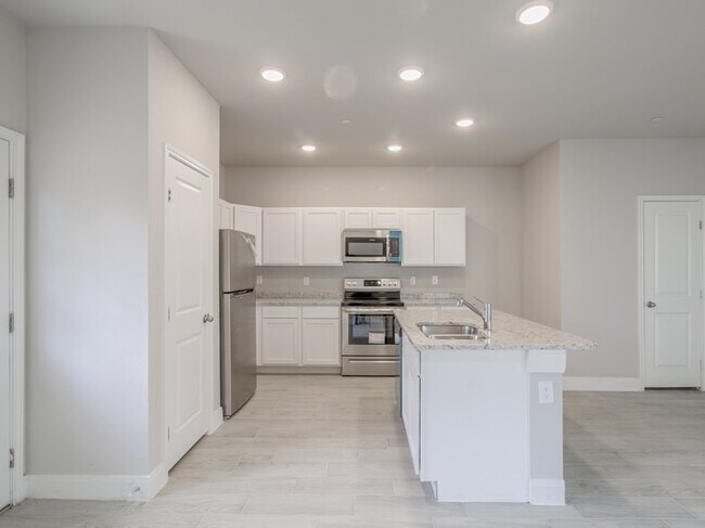 Building Photo - 7503 Savannah Brooks, Unit 7507