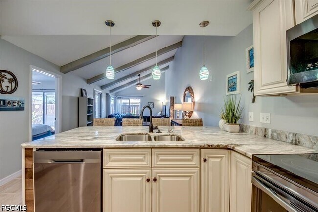 Foto del edificio - 6337 Royal Woods Dr