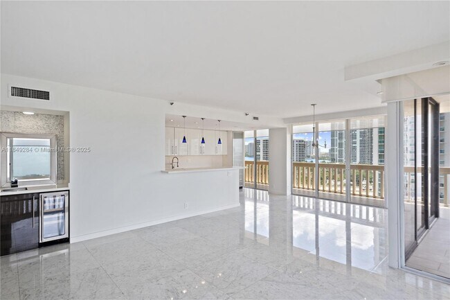 Foto del edificio - 19355 Turnberry Way