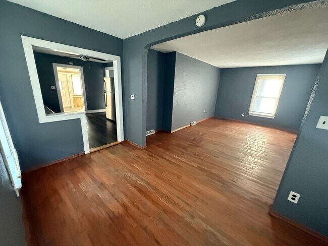 Building Photo - 2310 3rd St