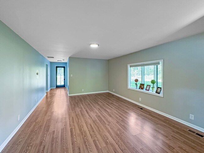 Foto del edificio - 3 Bedroom 1 Bath Channel Front Ranch home ...