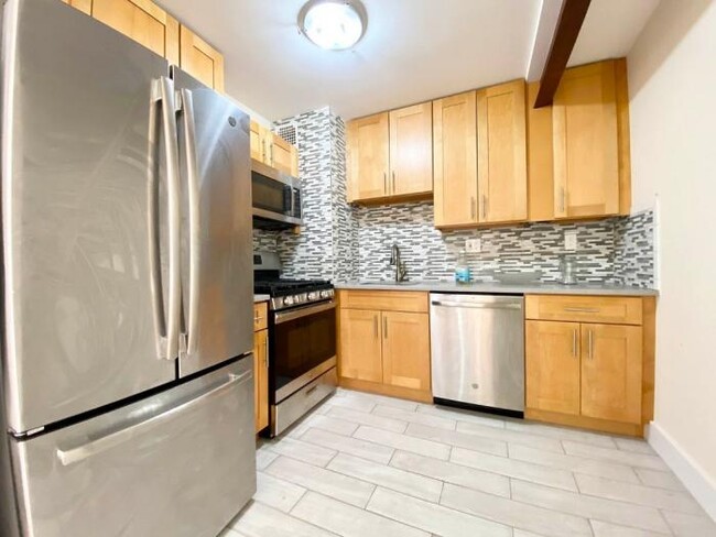 Foto del edificio - 2 bedroom in Bronx NY 10463