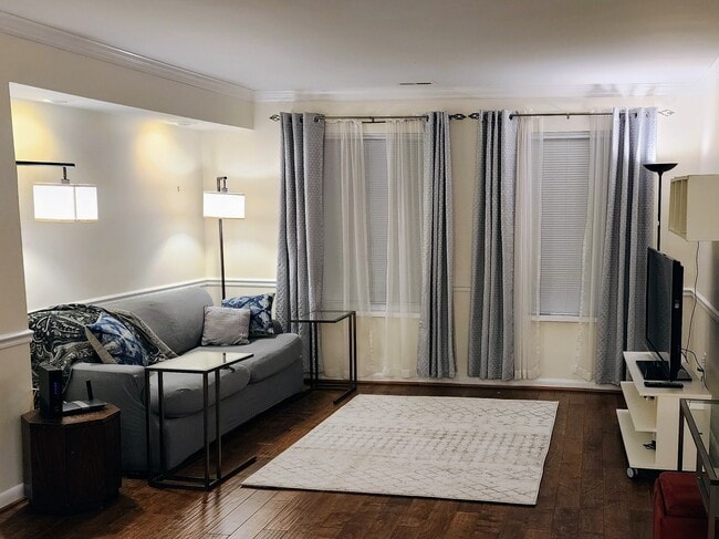 Foto del edificio - 605 Hudson Ave