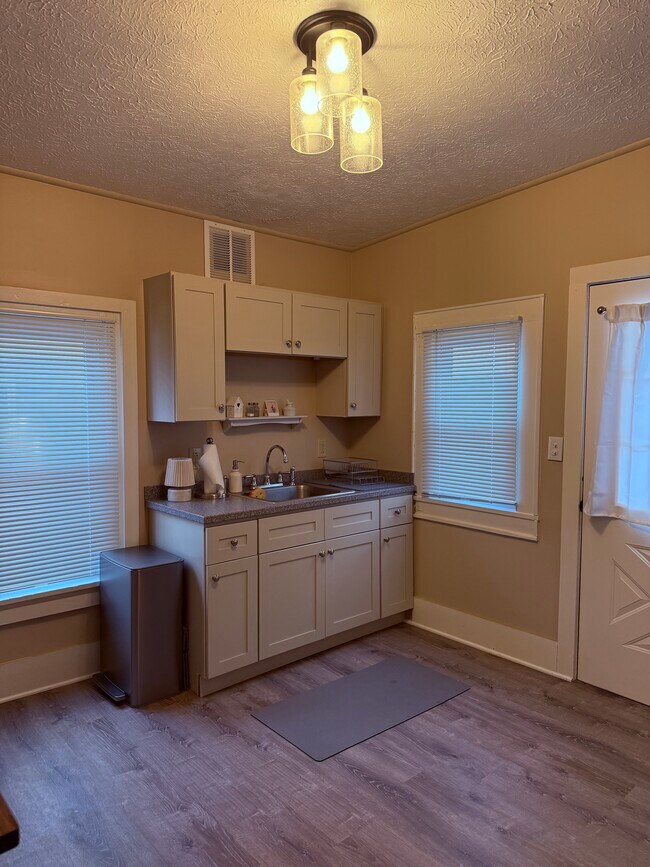 Foto del edificio - 88 E Center St